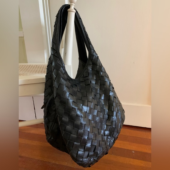 BLACK LEATHER CRISSCROSS BAG - Picture 5 of 10